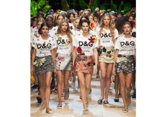 Dolce y Gabanna, enamoró, Milán Fashion Week con su t-shirt 'Yo estuve ahí'.