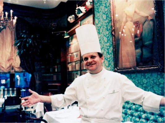 En 1981 abrió su primer restaurante, Le Jamin, en París, que obtuvo una estrella Michelín por tres años consecutivos y fue reconocido como 'El mejor restaurante del mundo' por el Herald Tribune en 1994