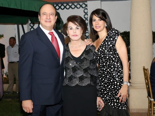 José y Dina Mena con Noly Kafati