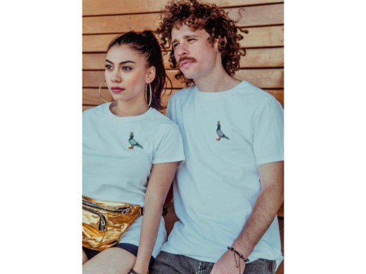 En el 2018 el influencer mexicano se convirtió en empresario: lanzó su marca de ropa, que tiene el nombre de ''Rey Palomo'', bautizada así en honor a sus fandom. Esta marca hace envíos por todo México y también a ciertos países internacionales.