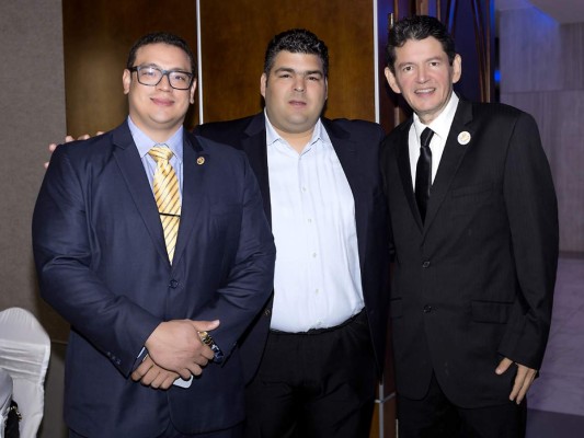 Club Rotario reconoce a destacados empresarios de C.A.  