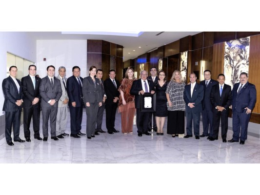 Club Rotario reconoce a destacados empresarios de C.A.  