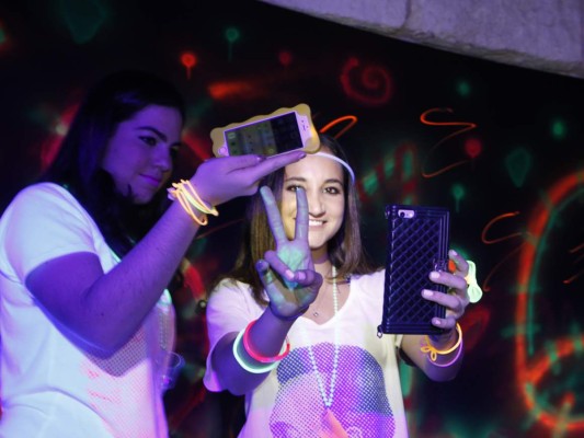 Neon party en residencia Andonie