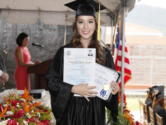 Graduación de los seniors de la Discovery School