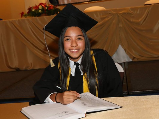 Firma de acta de Lincoln School generación 2017