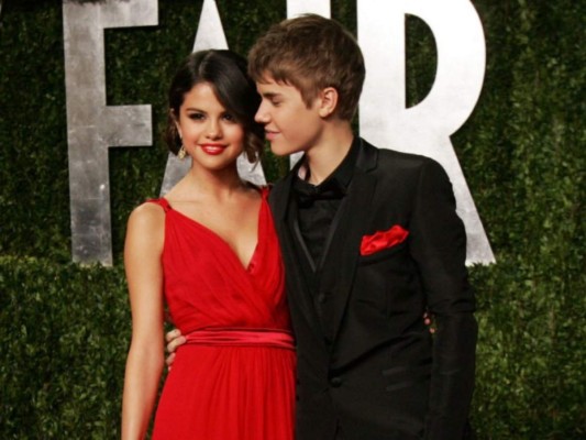 La cantante también mantuvo una polémica relación con Justin Bieber que concluyó hasta 2018. Asimismo, otra de sus relaciones amorosas más conocidas fue con The Weeknd.