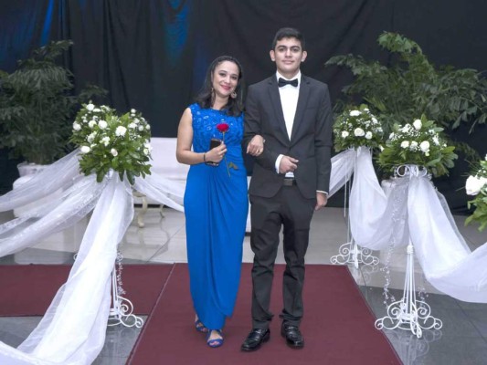 Los jóvenes durante el desfile de padre e hijos en el Hotel Plaza Juan Carlos (fotografías: Danilo Rosado)