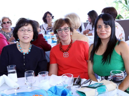 Almuerzo solidario en residencia de los embajadores de Chile