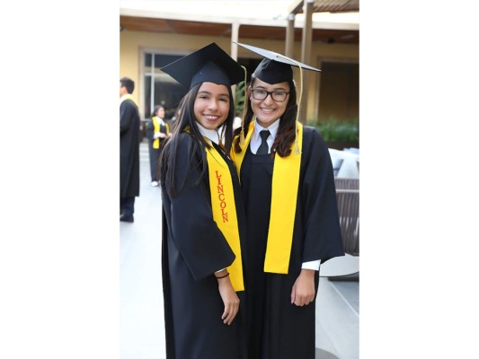 Firma de acta de Lincoln School generación 2017