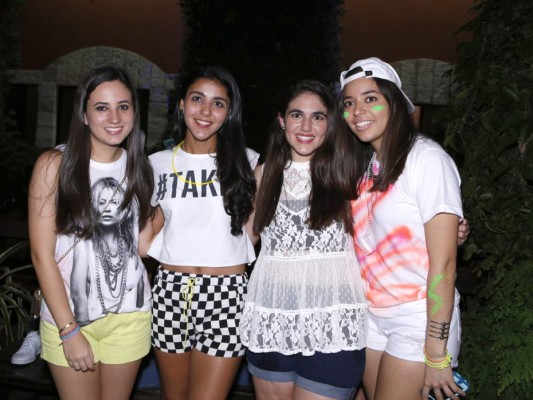 Neon party en residencia Andonie