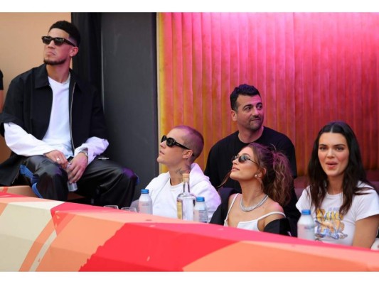 Devin Booker, Justin Bieber, Hailey Bieber y Kendall Jenner.