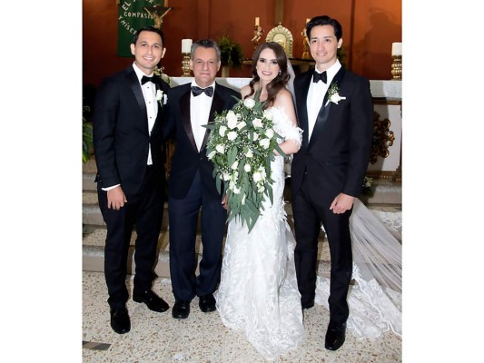 La boda eclesiástica de Paola Pineda y Alejandro Martínez    