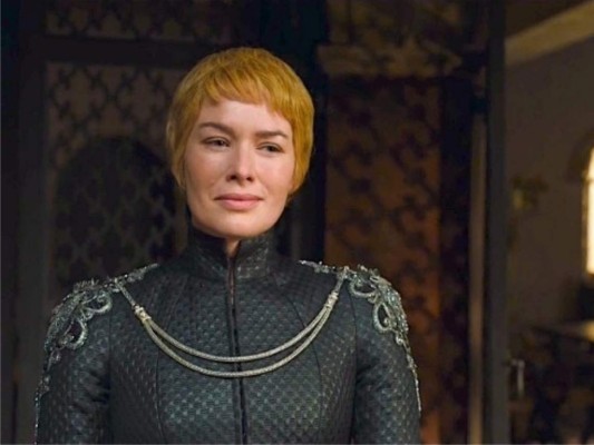 Lo que no se puede negar es que Cersei en esta octava temporada luce más poderosa que nunca con ese cabello corto, aunque lo cierto es que sigue siendo la misma y sus expresiones la delatan