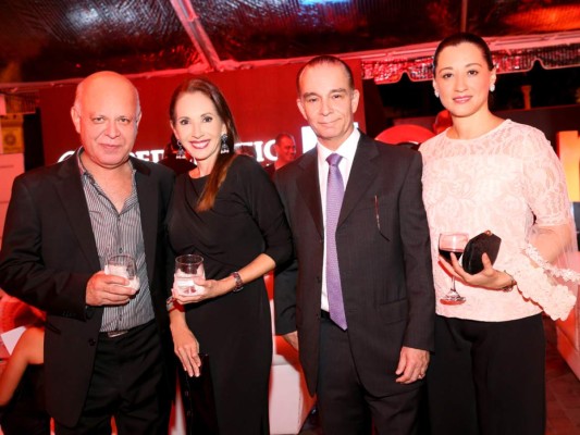 Rojo celebró sus 20 años en el Teatro Manuel Bonilla