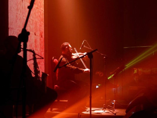 Rojo celebró sus 20 años en el Teatro Manuel Bonilla