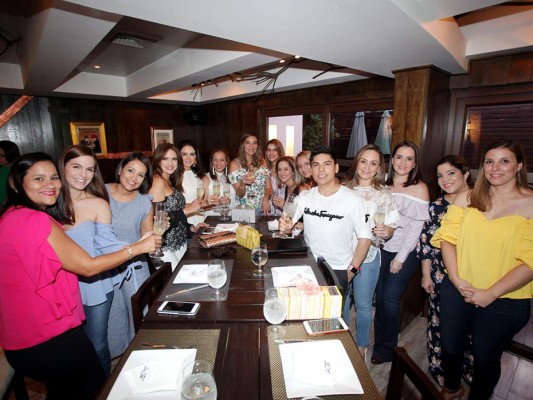 Tarde de brindis por el cumpleaños de Margarita Pascua  