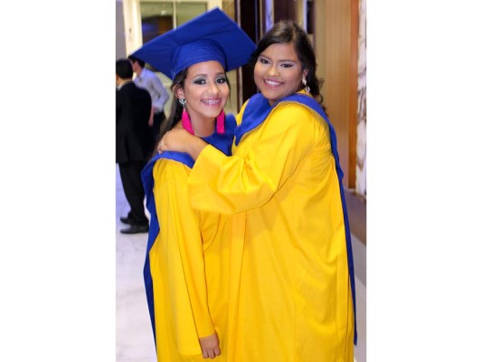 Brindis por los graduados de la New Horizon&nbsp;&nbsp;