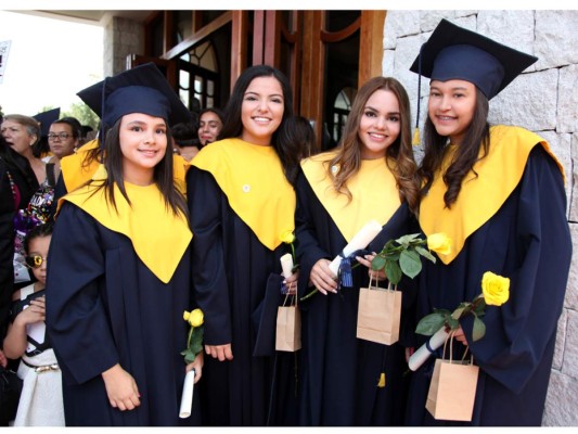 Entrega de títulos La Estancia School