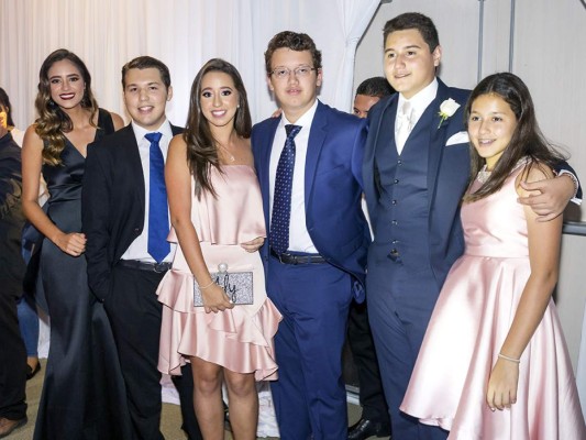 Así disfrutaron los novios José Eduardo Tinoco y Giselle Rojas su boda civil