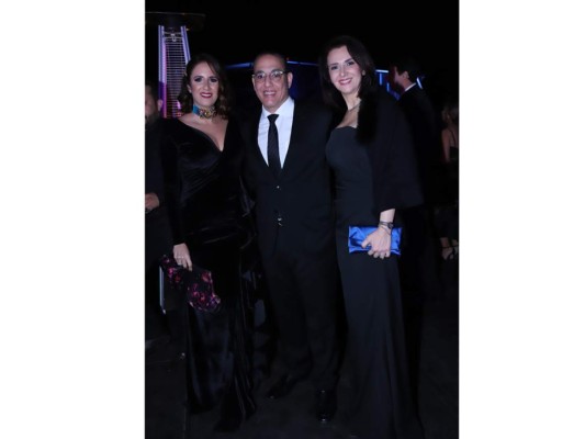 Lorena Faraj con Javier y Vivi Atala