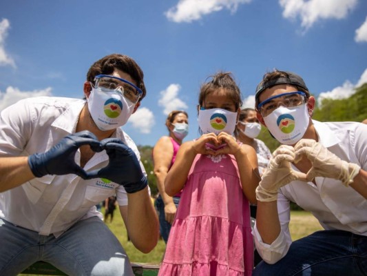 La fundación Voces de Esperanza entrega víveres durante la pandemia  