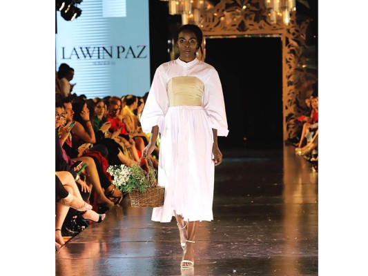 Lawin Paz Hechiza la pasarela de Estilo Moda 2019