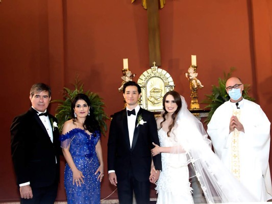 La boda eclesiástica de Paola Pineda y Alejandro Martínez    