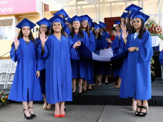 Graduación seniors 2016 del Centro Escolar Antares