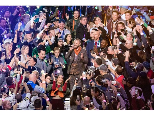 El show del medio tiempo estuvo compaginado por rutinas de bailarines y músicos con instrumentos de viento, quienes acompañaron a Justin Timberlake en sus coreografías y canciones<br/>