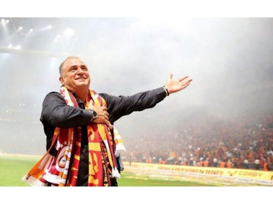 Fatih Terim, entrenador del técnico del Galatasaray<br/>
