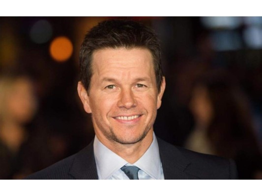 3. Mark Wahlberg<br/>Wahlberg ha producido documentales como McMillions y Wahl Street, y comedia Spenser Confidential, generando ganancias de 58 millones de dólares.<br/>