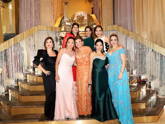 Cecilia Stefan, Tethey Murillo, Fabiola Mencia, Deanna Goldstein, Ana Zuniga, Aline Flores, Jackeline Genie y Claudia Simón-Figueroa