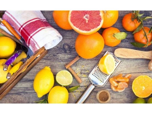 3. Cítricos<br/>La semilla de los cítricos no son tóxicas, además contienen proteínas, aceite vegetal y fibra que se utilizan como complemento alimenticio o alimentos funcionales, se considera como una alternativa viable.