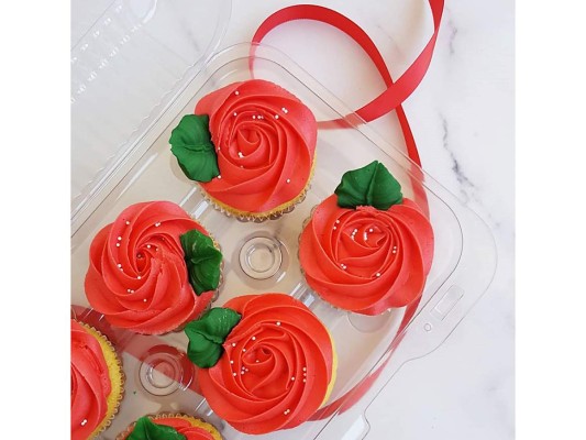 Cupcakes decorados en forma de rosa by @sweettemptationshn