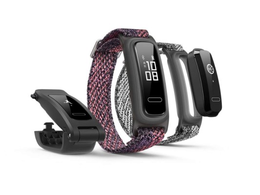 Consiente a tu amigo fit con un Huawei Band 4E. Disponible en Jetstereo por L. 995.