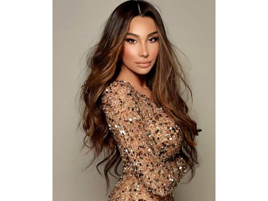 Paula Mehmetuka, Miss Albania. Es es estudiante de MBA y fundadora de la Fundación Bashke. La palabra Bashkë significa 'juntos' en albanés y explica perfectamente el núcleo de su proyecto: construir una comunidad juntos.