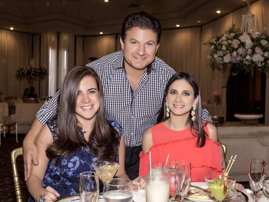 Alegre brunch por la nueva cristiana&nbsp;&nbsp;