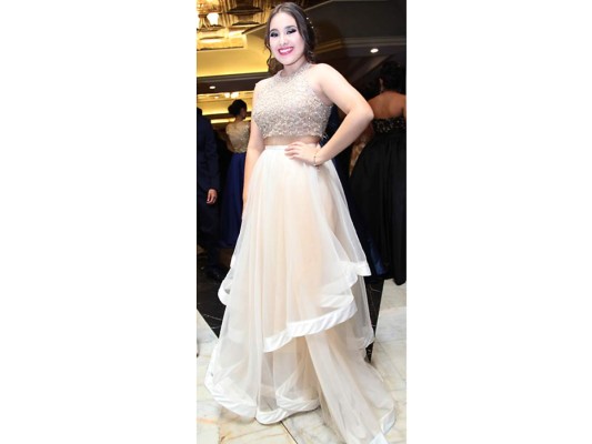 Moda y belleza en la prom de la Dowal School