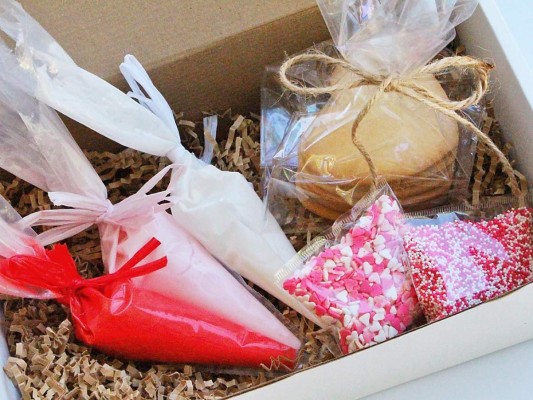 Los que aman la repostería disfrutarán este Valentines Cookie Kit by @minichefshn