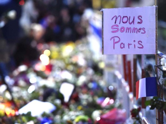 Expresiones de solidaridad y cariño tras los ataques terroristas en París