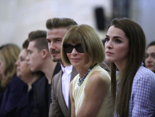 Estampados y surf urbano se apoderan de colección de Victoria Beckham