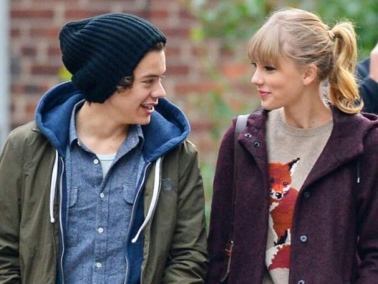 Acusan a Taylor Swift y Harry Styles de haber tenido un romance arreglado solamente para ganar fama ya que según algunos medios de comunicación solo estuvieron juntos dos semanas.