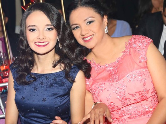 Fiesta veneciana en honor a los seniors de La Estancia School