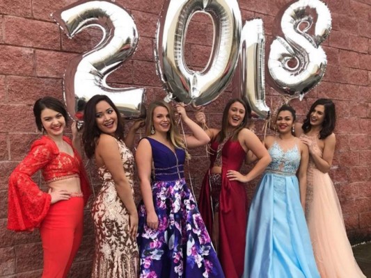 Los globos son una tendencia que se puede adaptar para todo tipo de ocasiones y por supuesto que no está excluido en usarse para una graduación