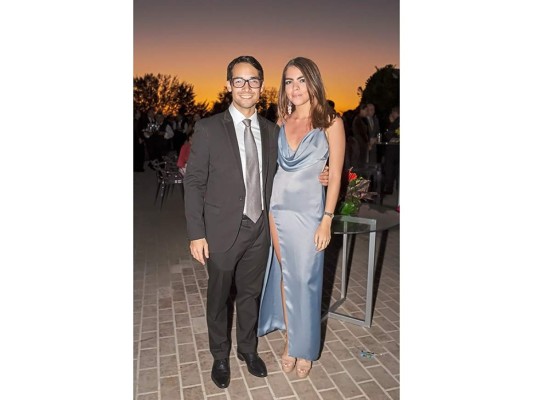 Eduardo Interiano y Lucía Chicas celebran boda a la orilla del mar   