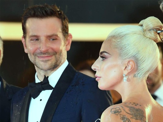 3. ¿Lady Gaga? Cuando Cooper conoció a la extrovertida cantante este la describió como su alma gemela ya que al parecer al sólo cruzar las miradas sintió una profunda conexión íntima con la intérprete.