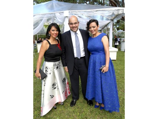 José Jarquín y Julissa Ustariz celebran fiesta nupcial