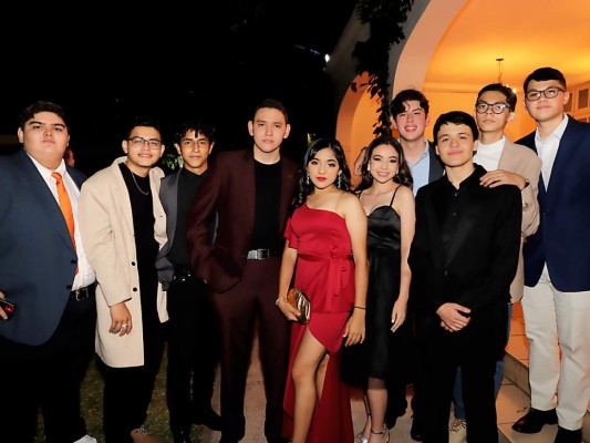 Leonardo Wildt, Diana Sosa, Giuliana Williams, Daniel Sandoval, Sebastián Coello, Fernando Aguilar y Ricardo Molina
