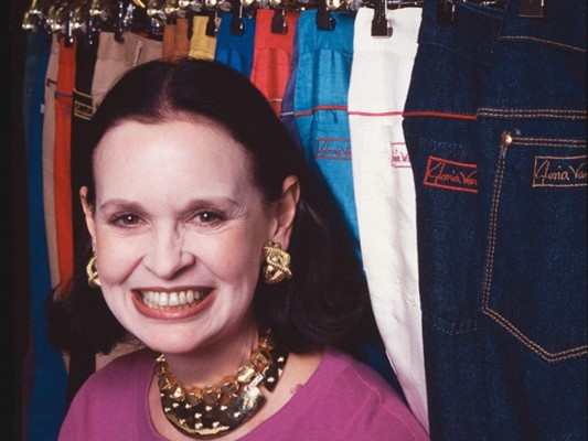 Antes de Gloria, los jeans no eran considerados como una prenda de lujo. La socialité se encargó de convertirlos en alta costura.