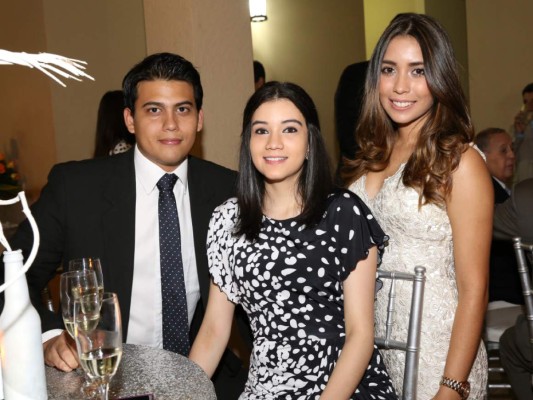 Compromiso de Daniella Valdés y Luis Matamoros